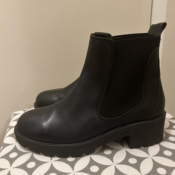 Shoes - 👍🏻 EUC. Women's Black Ankle Boots